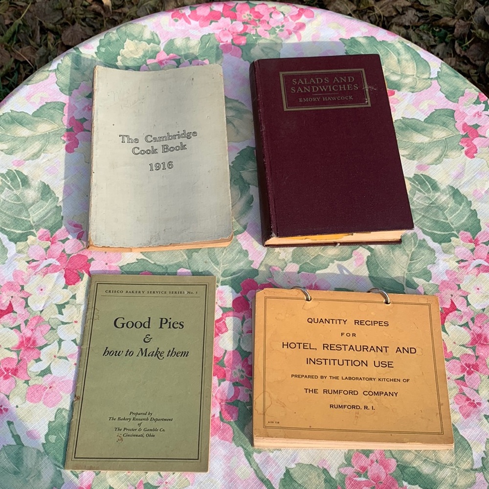 🚫SOLD🚫Antique & Vintage Cookbooks Set of 4